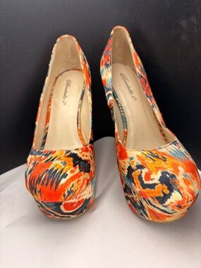 Breckelle's Platform Wedge Abstract Multicolor Fabric Women's Heels Size 9